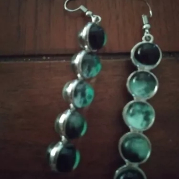 Perfect all Moon Fazes Earrings glow in dark - Picture 2 of 7